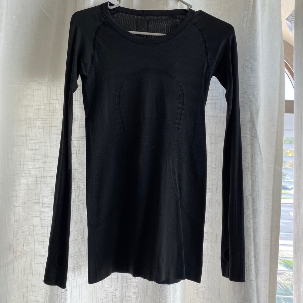 LuluLemon Swiftly Tech long Sleeve- size 6